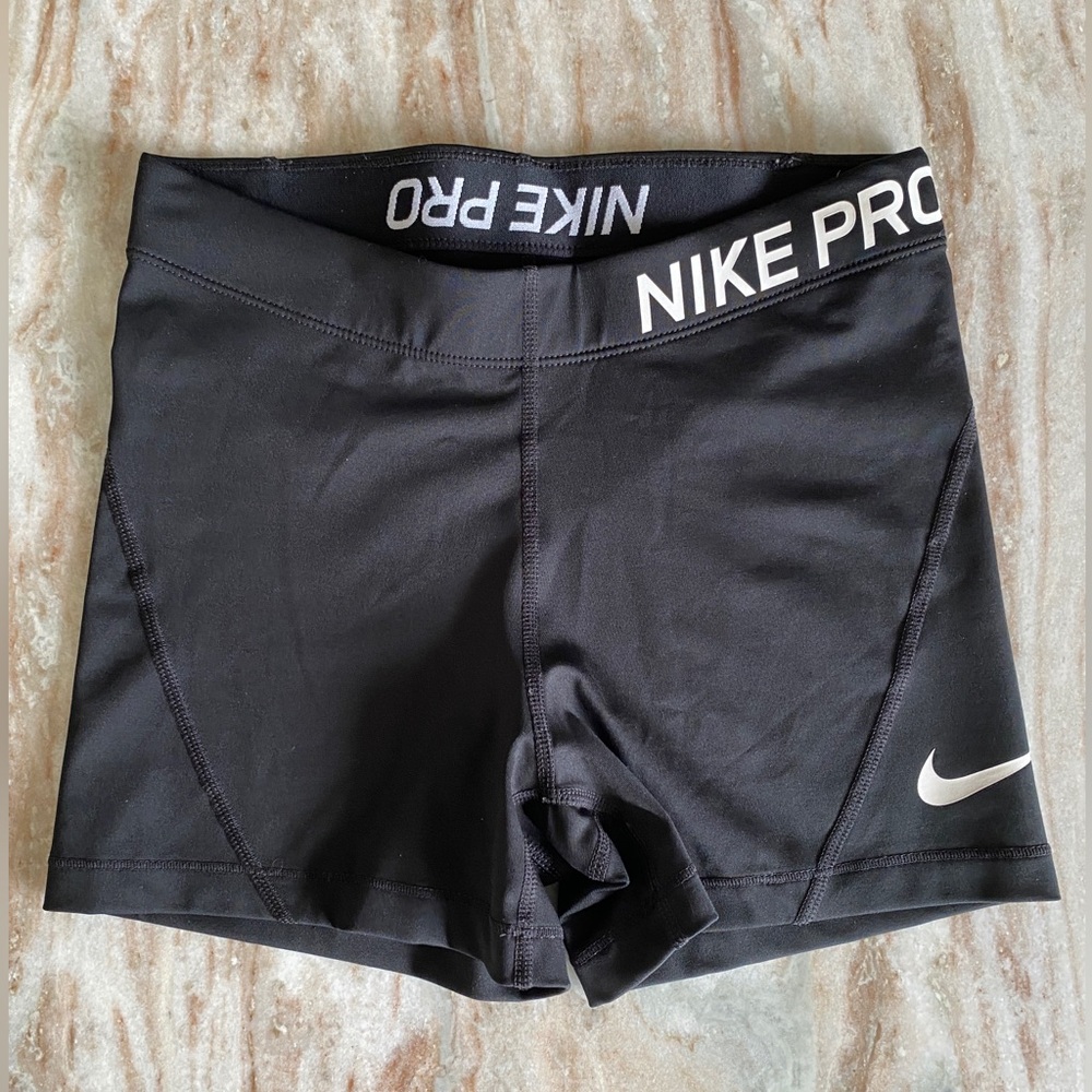 NWOT - Nike pro shorts